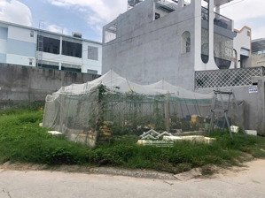 bán lô đất 3 mặt tiền siêu hiếm, cực kỳ giá trị
, vị trí tuyệt đẹp, thoáng mát, tặng nhà cấp 4