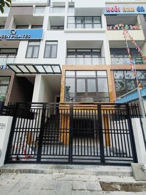 cho thuê nhà nguyễn văn lộc - mỗ lao. dt 150m2, 5 tầng, thang máy, điều hòa. phù hợp nhiều mô hình