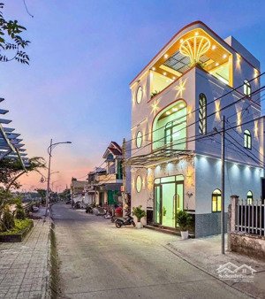 bán nhà mới góc 2 mặt tiền bờ kè rạch cái sơn , nhà mới có sẵn nội thất vào ở ngay