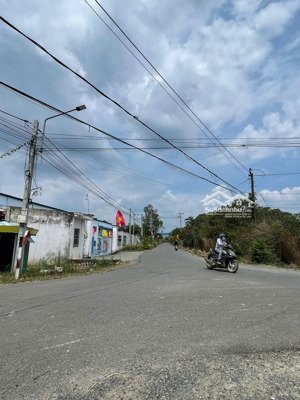 cần tiền bán gấp lô góc 2 mặt tiền . phường tân thành - tp hồ chí minh