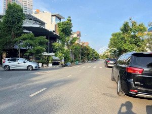 bán căn nhà cấp bốn tiện xây mới. dt 95m2. cam kết nhà có thật giấy tờ. giá 6.5 tỷ