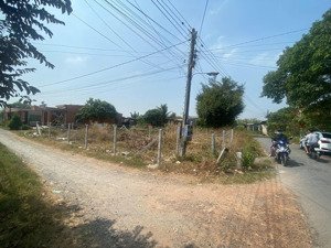 lô góc hai mặt tiền với(dt164m)giá 655tr.vị trí 1/đường hồ chí minh.lh gặp xem trực tiếp