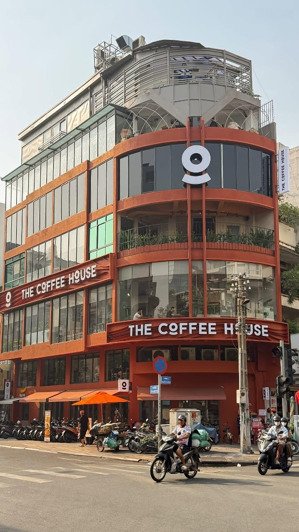 siêu hiếm! lô góc mặt phố trích sài dt 100m2 x 4 tầng mt 18m. thông sàn. oke mọi mô hình kinh doanh