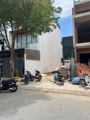 bán đất kđt mỹ gia thái xuân. lô sạch. gần sông. hướng : bắc mát mẻ quanh năm. chỉ : 5,3 tỷ.