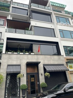 cho thuê nhà nguyên căn tại nguyễn xiển.dt: 55 m* 7 tầng, mt : 5 m . thông sàn , thang máy, nhà mới