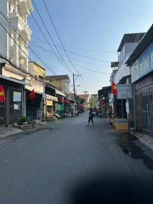 bán lô đất mặt tiền đường số 4 p long trường cách nguyễn duy trinh 30m diện tích:71m2 giá 4,5 tỷ