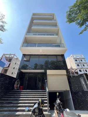 cho thuê toà nhà mới xây 8x20m 1 hầm 6 lầu