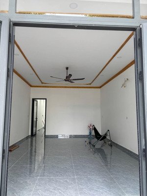 cho thuê nhà phố 4 lầu. có 2 mặt tiền gồm nhiều phòng có máy lạnh kế siêu thị aeon giá 18tr tháng