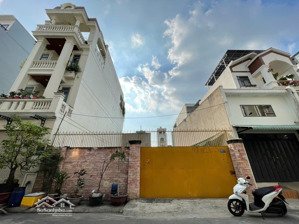 chủ gửi bán cặp đất hẻm 1 sẹc đường lê văn quới - 10x18m - hướng đông - giá bán 17,5 tỷ