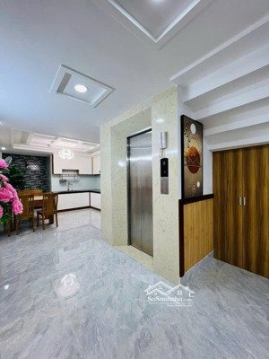 nhà đẹp chính chủ có thang máy, dt 90m2, 5 tầng hẻm xe hơi ngay emart phan huy ích hơn 10 tỷ tl