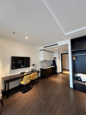 decor vào tí mà xinh xỉuuu lun
1 trong những căn view phố tầng cao cuối cùng có giá 1,5xx - sẵn sổ