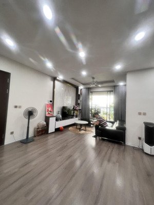 căn hộ m5 nguyễn chí thanh, láng hạ, đống đa, 11.5 tỷ, 133m2, 3pn, 2wc, đt: 