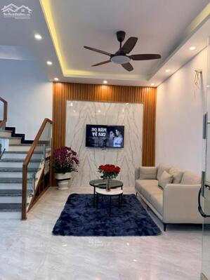 Bán nhà 3 tầng, xây mới ngay sau 1 nhà mặt đường Lê Lợi