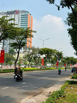 nhà 4 x 24m - xây 4 tầng - hẻm 236 - điện biên phủ bán 18.2 tỷ