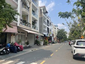 cho thuê căn nhà 3 tầng, diện tích 4x16, ngay thủ thiêm cách vòng xoay -trần não 500m. giá 25 tr/t