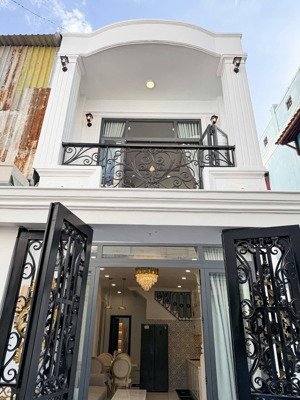 nhà bán ở nguyễn văn mại, ở hoặc đầu gần công viên hoàng văn thụ, hẻm xe hơi, 60m2, shr