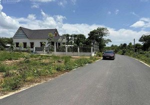 chốt nhanh giảm giá thêm lô đất 300m2 giá 750triệu gần kcn bàu bàng,dân cư đông kinh doanh,cho thue