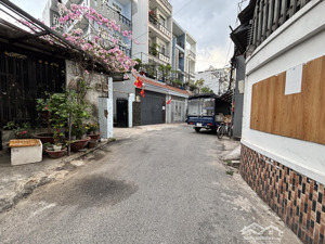 5 tỷ chút - gần 50m2 - 2 tầng - mới keng - 3 ngủ - full nội thất xịn - vài bước ra xe tải thông