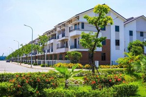 chính chủ cần tiền làm ăn bán bớt căn nhà phố