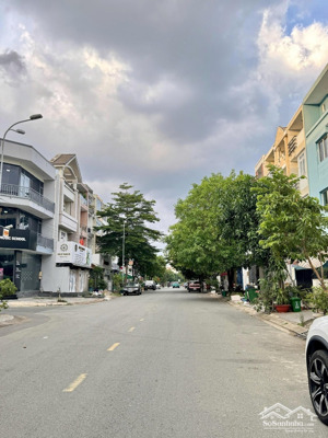 đất góc 2 mặt tiền ở trần não, an khánh, q.2. dt: 25 x 20m (450m2). giá: 96 tỷ (213 triệu/m2)