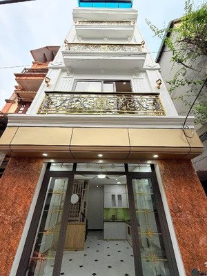nhà đẹp,lô góc,ô tô - thang máy - 36m2,5 tầng,giá gần 7 tỉ, tặng full nội thất.