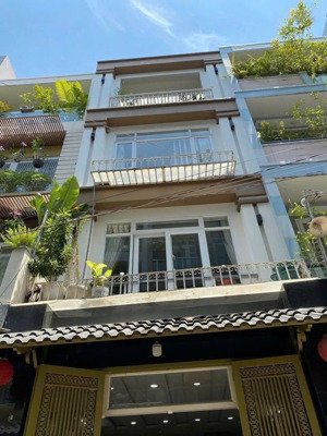 nhà đường huỳnh văn bánh, kinh doanh hay ở đều tốt, để mua bán ngay, shr