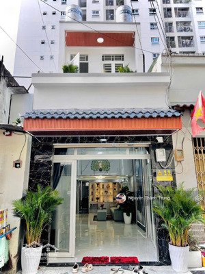 mặt tiền đường tân thới nhất 9
chỉ khoảng 50m ra chợ phan văn hớn, khu vực buôn bán tốt