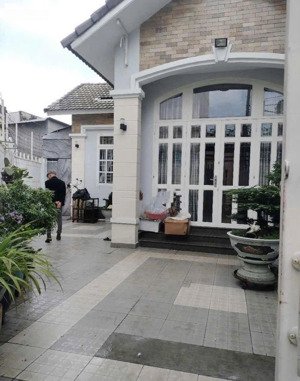 cho thuê nhà 1 trệt 1 lầu 4pn 5wc 8x18m hẻm xe hơi huỳnh tấn phát gần kcx tân thuận