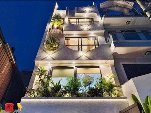 chủ cần bán căn nhà trên đường nguyễn văn cừ - phường 1 - quận 5. đang cho thuê 23 triệu/tháng.