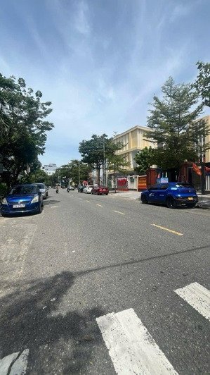 bán gấp đất lô góc vị trí cực đẹp mặt phố mai hắc đế sơn trà, ngay chợ đêm, dt 120m - ngang 6.4m.