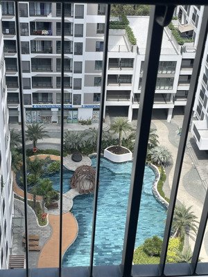 cho thuê căn góc 95m view trực diện hồ bơi giá tốt nhất thị trường