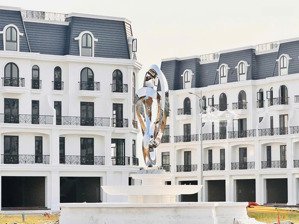 cần chuyển nhượng căn lk 77m2 giá 5.x tỷ. hoàng huy green river