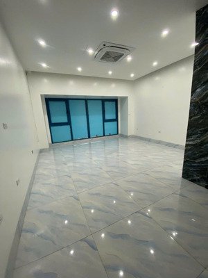 chính chủ e cần cho thuê lk galaxy 90m2x 6 tầng, thang máy, điều hòa âm trần.