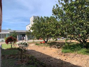 bán gấp đất vườn 600m tân uyên giá chỉ 820tr đất rộng đẹp, sổ riêng ,đầu tư tốt, thương lượng nhẹ