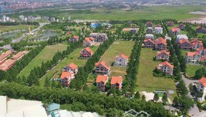 trời ơi,quá đẹp ,em bán căn biệt thự 200m đối diện công viên, mặt tiền 10m, mà giá chỉ 8x