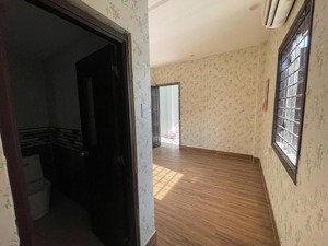 cho thuê phòng trọ máy lạnh, ban công - giá: 2tr5/tháng. ngay chợ bình thành