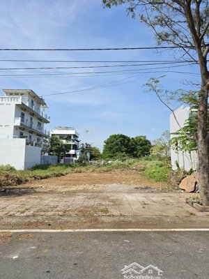 bớt lộc đầu năm 100tr. chính chù bán lô đất 117m2 bình chuẩn kế bên chợ phú phong có sổ giá 1,15 tỷ