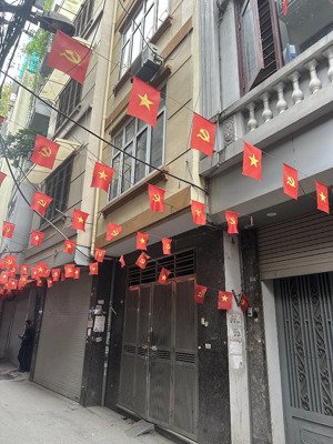 chủ nhà chuyển về ở cùng các con nên cần bán nhanh căn nhà phân lô,ô tô đỗ cửa