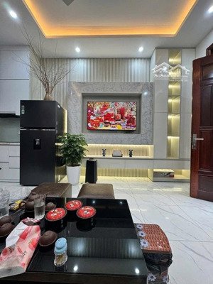 200m ra trường bùi quốc khái, dt30m2 5 tầng, 7.9 tỷ ở ngay. sđcc
