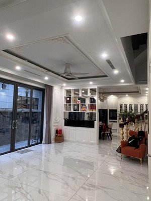 bán shophouse hàng hiếm tại vaquarius văn giang, 15,6 tỷ, 90m2