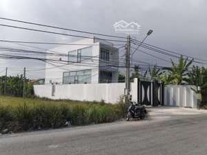 bán nhà 1 trệt 1 lầu , gốc 2 mặt tiền đường chính, dt đất 6,3 x 30, dt nhà 4,2 x 16, giá 3,5 tỷ tl