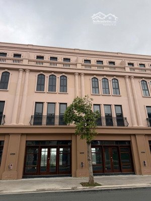 không phải lúc nào cũng có liền kề view sông, vườn rộng gần 100m2 sau nhà xuất hiện cùng lúc