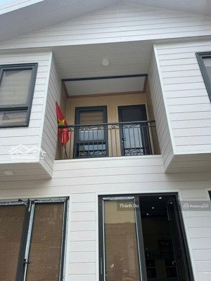 cho thuê nhà 2 tầng mới xây, diện tích sử dụng 140m2 3pn giá 15 tr ngọc thụy