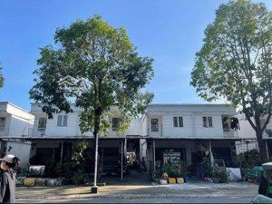 bán dãy trọ tân uyên có 300m2 với giá thỏa thuận gần khu công nghiệp tiện kinh doanh.shr