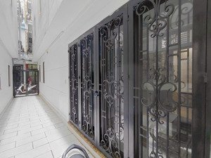 nhà đầu ngõ quỳnh 40m2 x 5t, mt 4.3m, giá 8.3 tỷ