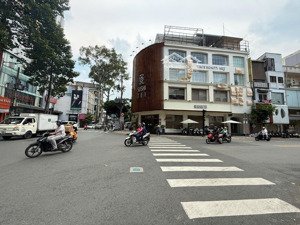 hàng hiếm! góc 2 mặt tiền trường chinh dt 18x32m - ctxd: hầm 10 tầng - hđt 350tr/th - giá 99 tỷ tl