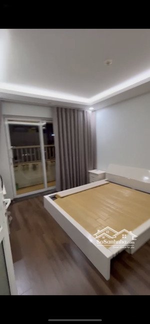 chính chủ cho thuê căn 2 ngủ dt 95m tại n03 berriver long biên.