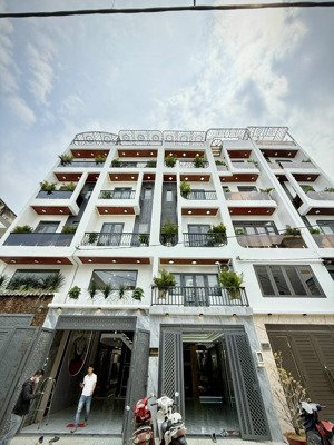 siêu phẩm 4m x 21m. 4 tầng có thang máy hẻm nhựa 8m thông lê thị riêng