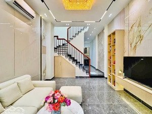 siêu phẩm gò vấp - nhà đẹp ở ngay - tặng full nội thất -chiều dài 12m2 bề thế -giá chỉ 4,75 tỷ