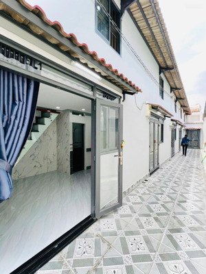 nhà riêng ngay chợ thiếc hẻm 1 xẹc 20m ra tới lê văn khương 4x5m, 2pn đầy đủ nội thất